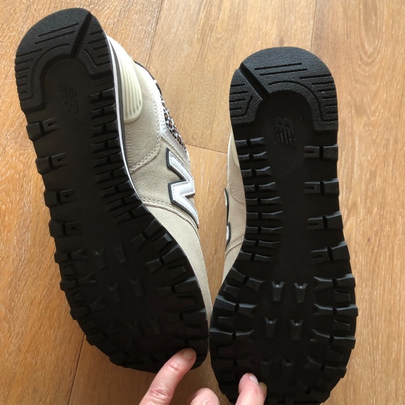 New Balance Women’s 574 Leopard Trim Athletic Shoes - Size 8.5 - Picture 4 of 11